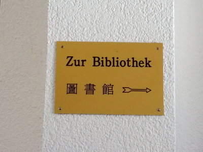 NL 105 Bilderstrecke 04 Hier geht es zur Bibliothek