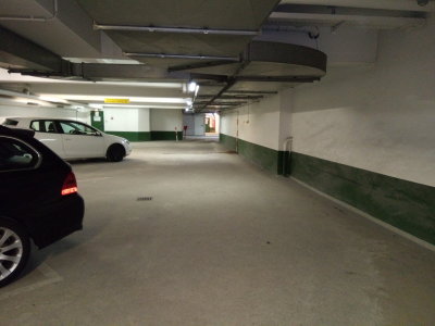NL 105 Bilderstrecke 14 Tiefgarage für Autos und Bücher